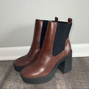 Brown chunky heeled boot.